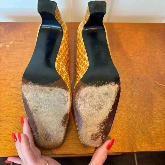 Stuart Weitzman Vintage Yellow Faux Snake Skin Heels- Size 8 - Picture 8 of 13
